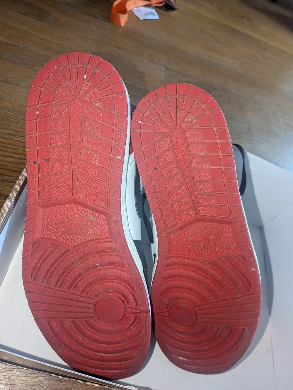 Jordan 1 Mid Men's Basketball Shoes - White/Black/Red